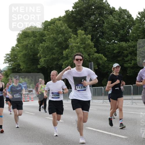 29.06.2025 - hella hamburg halbmarathon Jannik Wohlers http://msf.ph/oto/8239177 29.06.2025 10:29:23 Lombardsbrücke 1063, 1694, 2302, 2699, 3524, 4395, 4580, 5350, 7832, 8388, 8941, 9095, 9937, 11269, 11376, 11444, 11634, 12216, 12227, 12305, 13031, 13810, 15266, 16306, 17529, 17945, 18385 meine-sportfotos.de