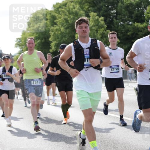 29.06.2025 - hella hamburg halbmarathon Jannik Wohlers http://msf.ph/oto/8239178 29.06.2025 09:54:01 Lombardsbrücke 1171, 1342, 1399, 1549, 2020, 2098, 2188, 2442, 2470, 2561, 2842, 2889, 3477, 3562, 4017, 4029, 4816, 5020, 5706, 6266, 6630, 6819, 7274, 7297, 7709, 8142, 8374, 8576, 8698, 9815, 10057, 10237, 11422, 12413, 12549, 12747, 12776, 13123, 13348, 13398, 13630, 13707, 13746, 14797, 14804, 14911, 15001, 15422, 15573, 15825, 15981, 16316, 16626, 17229, 17332, 17461, 17710, 17753, 17905, 18380, 18509, 18942, 19038, 19051, 19137 meine-sportfotos.de