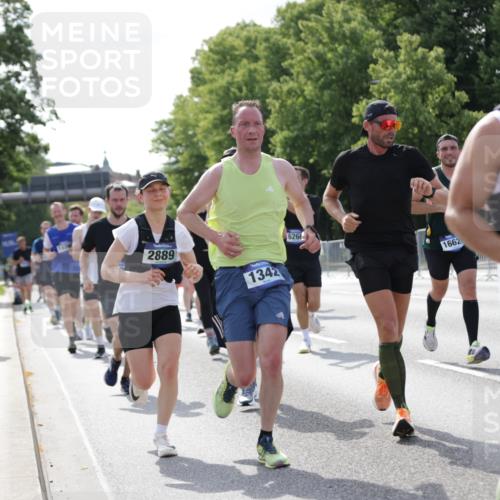 29.06.2025 - hella hamburg halbmarathon Jannik Wohlers http://msf.ph/oto/8239205 29.06.2025 09:54:01 Lombardsbrücke 1171, 1342, 1399, 1549, 2020, 2098, 2188, 2442, 2470, 2561, 2842, 2889, 3477, 3562, 4017, 4029, 4816, 5020, 5706, 6266, 6630, 6819, 7274, 7297, 7709, 8142, 8374, 8576, 8698, 9815, 10057, 10237, 11422, 12413, 12549, 12747, 12776, 13123, 13348, 13398, 13630, 13707, 13746, 14797, 14804, 14911, 15001, 15422, 15573, 15825, 15981, 16316, 16626, 17229, 17332, 17461, 17710, 17753, 17905, 18380, 18509, 18942, 19038, 19051, 19137 meine-sportfotos.de
