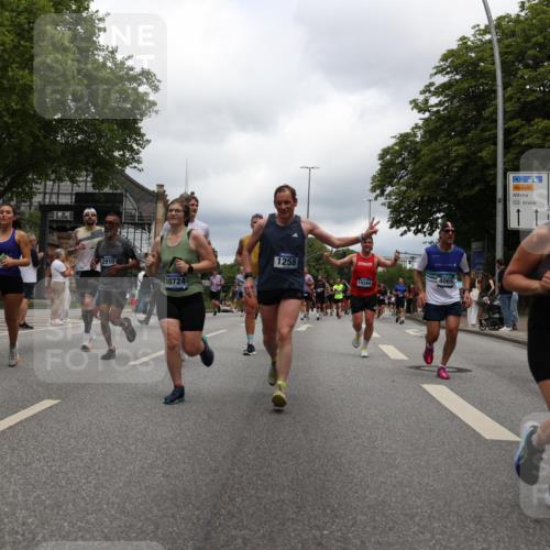 29.06.2025 - hella hamburg halbmarathon Yannick Fuchs http://msf.ph/oto/8239238 29.06.2025 10:47:17 20KM 1061, 1258, 1499, 1706, 1783, 2074, 2082, 2099, 2346, 2910, 3059, 3208, 3209, 3334, 4065, 4419, 4635, 4770, 5077, 5907, 6198, 6628, 6877, 7177, 7509, 7864, 8273, 8361, 8390, 8651, 9065, 9142, 9163, 9537, 10549, 10724, 10891, 10895, 11588, 11589, 11604, 11689, 11992, 12155, 12413, 12490, 12875, 12910, 13289, 13997, 14323, 15061, 15126, 15179, 15430, 15497, 15681, 16467, 16538, 16986, 18134, 18590, 18720, 18901, 19244 meine-sportfotos.de
