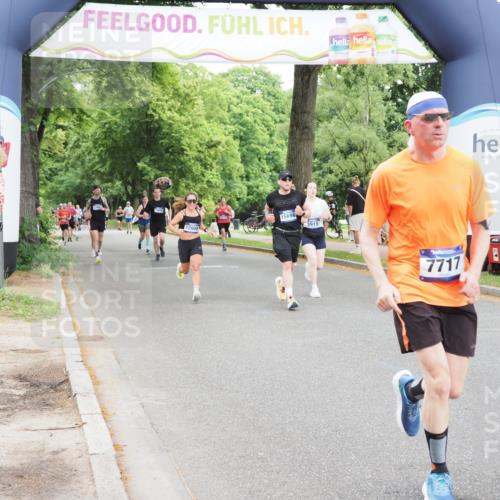 29.06.2025 - hella hamburg halbmarathon MichiJ http://msf.ph/oto/8239241 29.06.2025 10:50:21 Zwischen KM18-KM19 2424, 3919, 7290, 7453, 7717, 12008, 14493, 15532, 15698, 16594, 17441, 18321 meine-sportfotos.de