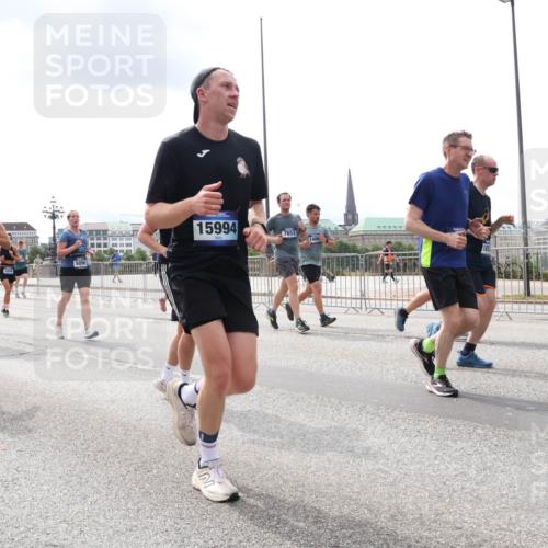 29.06.2025 - hella hamburg halbmarathon Lena Gebhardt http://msf.ph/oto/8239244 29.06.2025 10:33:47 Lombardsbrücke 1189, 1275, 1417, 1705, 1787, 1896, 1995, 2342, 2482, 2526, 2776, 3170, 3264, 3340, 3341, 3345, 3560, 3812, 4164, 4361, 4433, 4449, 4479, 4696, 4807, 4942, 5075, 5096, 5141, 5557, 5561, 5566, 5569, 5584, 5691, 5821, 5822, 5887, 6109, 6364, 6515, 6516, 6854, 6956, 6999, 7027, 7565, 7653, 7705, 8021, 8157, 8202, 8277, 8282, 8375, 8377, 8383, 8401, 8891, 9094, 9234, 9258, 9438, 9591, 9592, 9750, 9780, 9799, 9875, 9995, 10007, 10071, 10561, 11811 meine-sportfotos.de