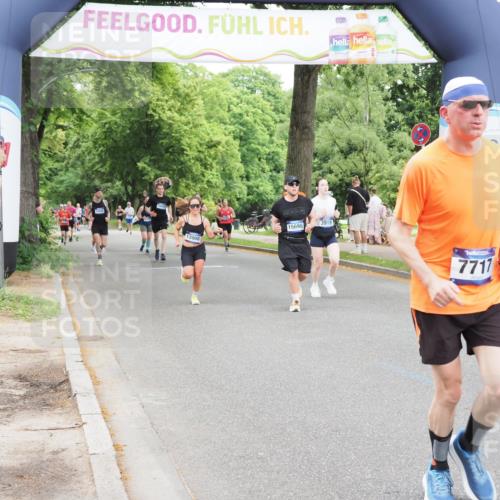 29.06.2025 - hella hamburg halbmarathon MichiJ http://msf.ph/oto/8239267 29.06.2025 10:50:21 Zwischen KM18-KM19 2424, 3919, 7290, 7453, 7717, 12008, 14493, 15532, 15698, 16594, 17441, 18321 meine-sportfotos.de