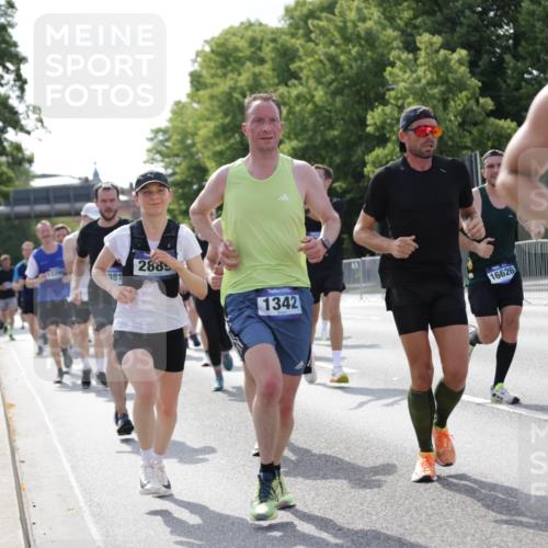 29.06.2025 - hella hamburg halbmarathon Jannik Wohlers http://msf.ph/oto/8239284 29.06.2025 09:54:01 Lombardsbrücke 1171, 1342, 1399, 1549, 2020, 2098, 2188, 2442, 2470, 2561, 2842, 2889, 3477, 3562, 4017, 4029, 4816, 5020, 5706, 6266, 6630, 6819, 7274, 7297, 7709, 8142, 8374, 8576, 8698, 9815, 10057, 10237, 11422, 12413, 12549, 12747, 12776, 13123, 13348, 13398, 13630, 13707, 13746, 14797, 14804, 14911, 15001, 15422, 15573, 15825, 15981, 16316, 16626, 17229, 17332, 17461, 17710, 17753, 17905, 18380, 18509, 18942, 19038, 19051, 19137 meine-sportfotos.de