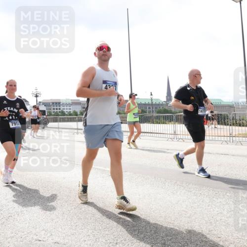 29.06.2025 - hella hamburg halbmarathon Lena Gebhardt http://msf.ph/oto/8239290 29.06.2025 10:45:17 Lombardsbrücke 1024, 1273, 1629, 1685, 1713, 1798, 1924, 2007, 2216, 2217, 2657, 2664, 2779, 2973, 3160, 3164, 3357, 3377, 3570, 3879, 3993, 4099, 4102, 4186, 4224, 4275, 4306, 4337, 4504, 4820, 4851, 5099, 5108, 5190, 5339, 5636, 5949, 6150, 6509, 6763, 6788, 6841, 6888, 6911, 6922, 6980, 7283, 7530, 7541, 7699, 7859, 7912, 8582, 8594, 8605, 8762, 8907, 9036, 9620, 10030, 10182, 10225, 10562, 10566, 10668, 10707, 11314, 12198, 12332, 12334, 12394, 13039, 13261 meine-sportfotos.de