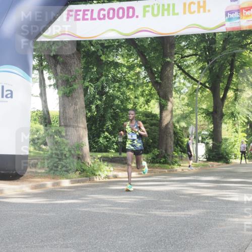 29.06.2025 - hella hamburg halbmarathon KatJ http://msf.ph/oto/8239303 29.06.2025 09:56:17 Zwischen KM18-KM19  meine-sportfotos.de