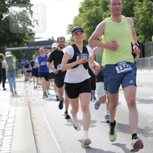 29.06.2025 - hella hamburg halbmarathon Jannik Wohlers http://msf.ph/oto/8239312 29.06.2025 09:54:02 Lombardsbrücke 1171, 1342, 1399, 1549, 2020, 2098, 2188, 2442, 2470, 2561, 2842, 2889, 3477, 3562, 4017, 4029, 4816, 5020, 5706, 6266, 6630, 6819, 7087, 7274, 7297, 7709, 8142, 8374, 8576, 8698, 9815, 10057, 10237, 11422, 12413, 12549, 12747, 12776, 13008, 13123, 13348, 13398, 13630, 13707, 13746, 14797, 14804, 14911, 15001, 15422, 15573, 15825, 15981, 16316, 16626, 17229, 17461, 17710, 17753, 17905, 18380, 18509, 18942, 19007, 19038, 19051, 19137 meine-sportfotos.de