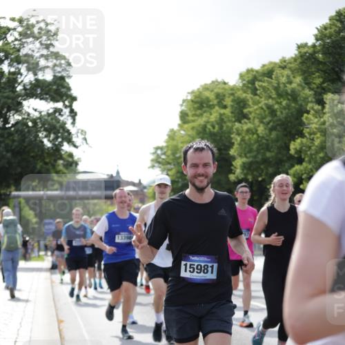 29.06.2025 - hella hamburg halbmarathon Jannik Wohlers http://msf.ph/oto/8239334 29.06.2025 09:54:03 Lombardsbrücke 1171, 1342, 1399, 1549, 2020, 2098, 2188, 2442, 2470, 2561, 2670, 2842, 2889, 3477, 3562, 4017, 4029, 4816, 5020, 5706, 6266, 6630, 6819, 7087, 7274, 7297, 7709, 8142, 8374, 8576, 8698, 9815, 10057, 10237, 11422, 12413, 12549, 12776, 13008, 13123, 13348, 13398, 13630, 13707, 13746, 14797, 14804, 14911, 15422, 15573, 15981, 16316, 16626, 17229, 17461, 17710, 17753, 17905, 18380, 18509, 18942, 19007, 19038, 19051, 19137 meine-sportfotos.de
