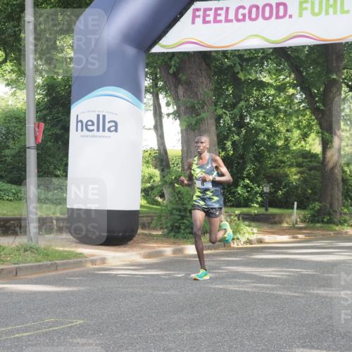 29.06.2025 - hella hamburg halbmarathon KatJ http://msf.ph/oto/8239357 29.06.2025 09:56:18 Zwischen KM18-KM19 8 meine-sportfotos.de