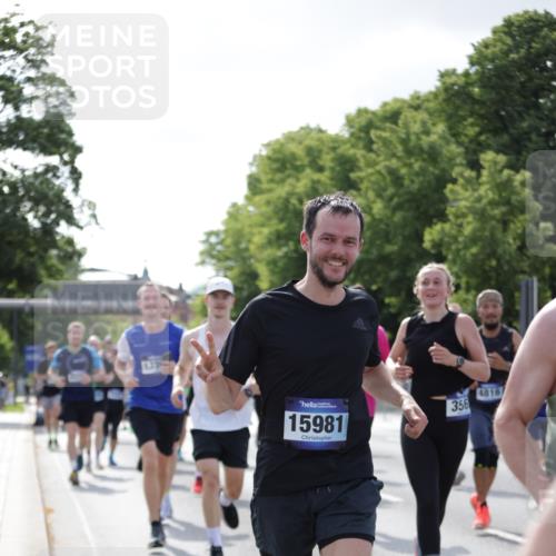 29.06.2025 - hella hamburg halbmarathon Jannik Wohlers http://msf.ph/oto/8239363 29.06.2025 09:54:03 Lombardsbrücke 1171, 1342, 1399, 1549, 2020, 2098, 2188, 2442, 2470, 2561, 2670, 2842, 2889, 3477, 3562, 4017, 4029, 4816, 5020, 5706, 6266, 6630, 6819, 7087, 7274, 7297, 7709, 8142, 8374, 8576, 8698, 9815, 10057, 10237, 11422, 12413, 12549, 12776, 13008, 13123, 13348, 13398, 13630, 13707, 13746, 14797, 14804, 14911, 15422, 15573, 15981, 16316, 16626, 17229, 17461, 17710, 17753, 17905, 18380, 18509, 18942, 19007, 19038, 19051, 19137 meine-sportfotos.de