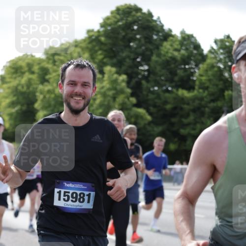 29.06.2025 - hella hamburg halbmarathon Jannik Wohlers http://msf.ph/oto/8239380 29.06.2025 09:54:04 Lombardsbrücke 1171, 1342, 1549, 1942, 2020, 2098, 2188, 2442, 2470, 2561, 2670, 2842, 2889, 3562, 4017, 4029, 4816, 5020, 5706, 6266, 6630, 6819, 7087, 7274, 7709, 8142, 8374, 8576, 8698, 9815, 10057, 10237, 11422, 12413, 12549, 12776, 13008, 13123, 13348, 13398, 13421, 13630, 13707, 13746, 14797, 14804, 14911, 15422, 15573, 15981, 16316, 16626, 17229, 17353, 17461, 17710, 17753, 17905, 18380, 18509, 18942, 19007, 19038, 19051, 19137 meine-sportfotos.de