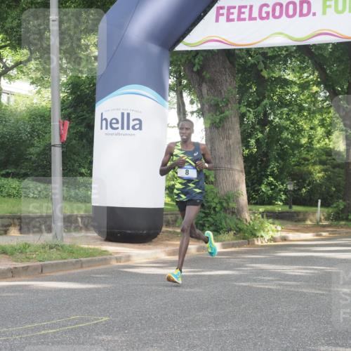 29.06.2025 - hella hamburg halbmarathon KatJ http://msf.ph/oto/8239381 29.06.2025 09:56:18 Zwischen KM18-KM19 8 meine-sportfotos.de