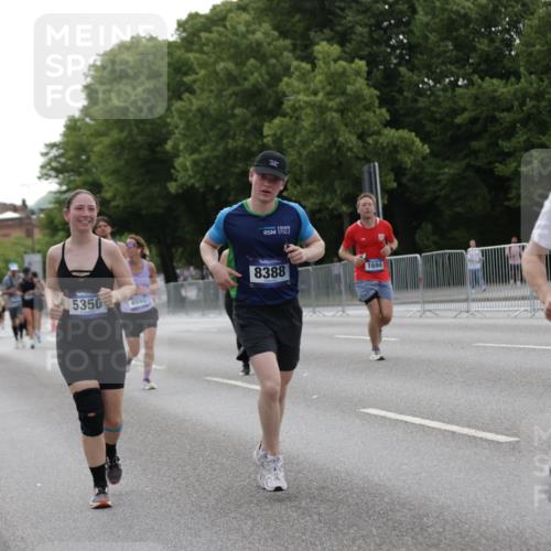 29.06.2025 - hella hamburg halbmarathon Jannik Wohlers http://msf.ph/oto/8239405 29.06.2025 10:29:24 Lombardsbrücke 1063, 1694, 2302, 2699, 4395, 4580, 5350, 8388, 8941, 9095, 9937, 11269, 11376, 11444, 11634, 12216, 12227, 12305, 13031, 13810, 15266, 17529, 18385 meine-sportfotos.de