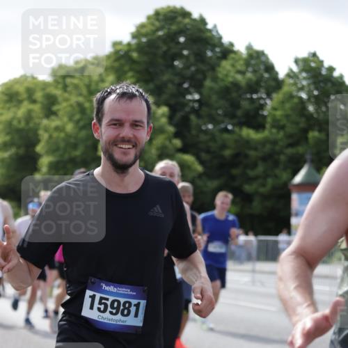 29.06.2025 - hella hamburg halbmarathon Jannik Wohlers http://msf.ph/oto/8239430 29.06.2025 09:54:04 Lombardsbrücke 1171, 1342, 1549, 1942, 2020, 2098, 2188, 2442, 2470, 2561, 2670, 2842, 2889, 3562, 4017, 4029, 4816, 5020, 5706, 6266, 6630, 6819, 7087, 7274, 7709, 8142, 8374, 8576, 8698, 9815, 10057, 10237, 11422, 12413, 12549, 12776, 13008, 13123, 13348, 13398, 13421, 13630, 13707, 13746, 14797, 14804, 14911, 15422, 15573, 15981, 16316, 16626, 17229, 17353, 17461, 17710, 17753, 17905, 18380, 18509, 18942, 19007, 19038, 19051, 19137 meine-sportfotos.de