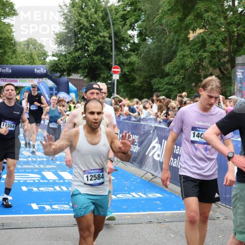 29.06.2025 - hella hamburg halbmarathon Zöllner http://msf.ph/oto/8239439 29.06.2025 10:55:40 Ziel 1120, 1143, 2955, 2982, 3037, 4897, 8573, 8618, 11039, 11554, 11568, 12196, 12515, 12544, 13267, 14592, 14909, 15896, 16110, 17615, 18064 meine-sportfotos.de