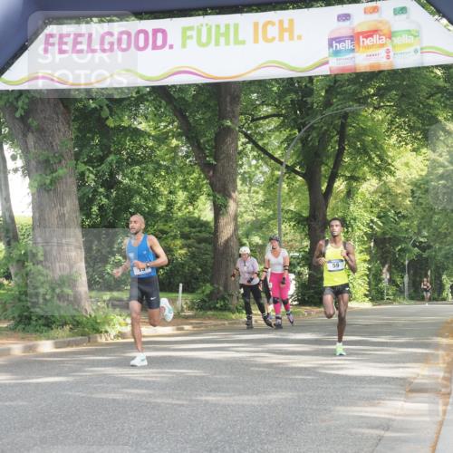 29.06.2025 - hella hamburg halbmarathon KatJ http://msf.ph/oto/8239459 29.06.2025 09:56:26 Zwischen KM18-KM19 8, 59 meine-sportfotos.de