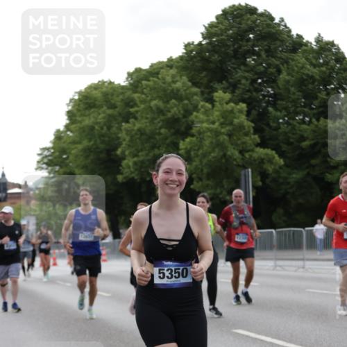 29.06.2025 - hella hamburg halbmarathon Jannik Wohlers http://msf.ph/oto/8239505 29.06.2025 10:29:26 Lombardsbrücke 1097, 1694, 2302, 2699, 3613, 4395, 4580, 5063, 5350, 8388, 8941, 9095, 9937, 11269, 11376, 11444, 11634, 12216, 12227, 12305, 12537, 13031, 13810, 15266, 17529, 18385 meine-sportfotos.de
