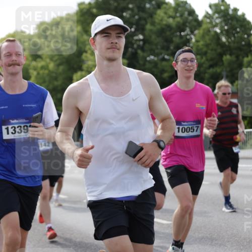 29.06.2025 - hella hamburg halbmarathon Jannik Wohlers http://msf.ph/oto/8239508 29.06.2025 09:54:05 Lombardsbrücke 1171, 1342, 1549, 1942, 2020, 2098, 2442, 2470, 2561, 2670, 2842, 2889, 3562, 4017, 4029, 4816, 5020, 5706, 6266, 6630, 6819, 7087, 7274, 7709, 8142, 8374, 8576, 8698, 9815, 10057, 10237, 11422, 12367, 12413, 12549, 12776, 13008, 13123, 13348, 13398, 13421, 13630, 13707, 13746, 14797, 14804, 14911, 15573, 15981, 16626, 17353, 17461, 17753, 17905, 18380, 18509, 18942, 19007, 19038, 19051, 19137 meine-sportfotos.de