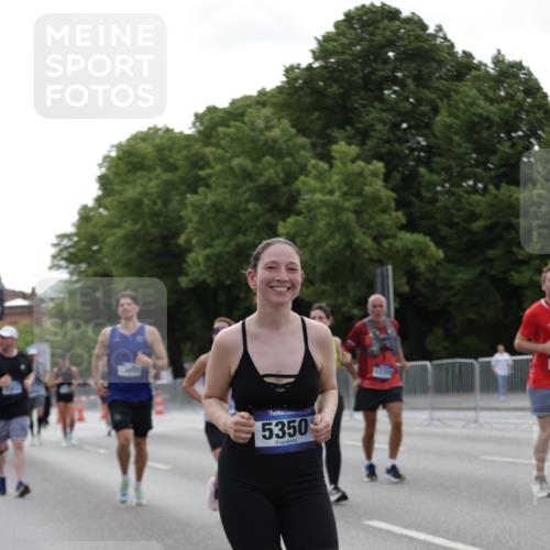 29.06.2025 - hella hamburg halbmarathon Jannik Wohlers http://msf.ph/oto/8239513 29.06.2025 10:29:26 Lombardsbrücke 1097, 1694, 2302, 2699, 3613, 4395, 4580, 5063, 5350, 8388, 8941, 9095, 9937, 11269, 11376, 11444, 11634, 12216, 12227, 12305, 12537, 13031, 13810, 15266, 17529, 18385 meine-sportfotos.de