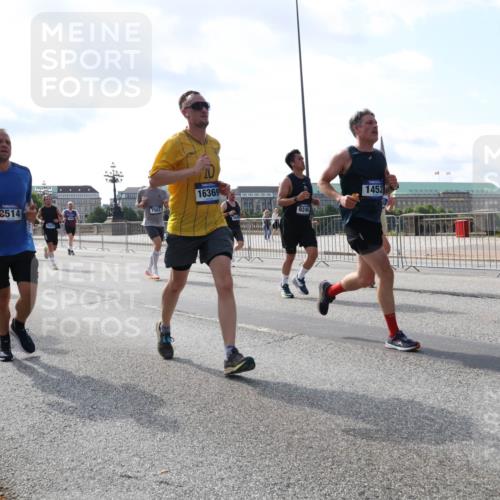 29.06.2025 - hella hamburg halbmarathon Lena Gebhardt http://msf.ph/oto/8239527 29.06.2025 09:56:20 Lombardsbrücke 1061, 1216, 1257, 1452, 1499, 1502, 1507, 1592, 1628, 1689, 1877, 2058, 2082, 2083, 2250, 2260, 2504, 2771, 2818, 2864, 2953, 2996, 3060, 3256, 3296, 3543, 4065, 4077, 4346, 4404, 4557, 4711, 4833, 5116, 5482, 5600, 5607, 5978, 6115, 6134, 6168, 6286, 6511, 6512, 7056, 7100, 7178, 7224, 7332, 7383, 7475, 7583, 7943, 8335, 8361, 8514, 8968, 8989, 8996, 9246, 9537, 10596 meine-sportfotos.de
