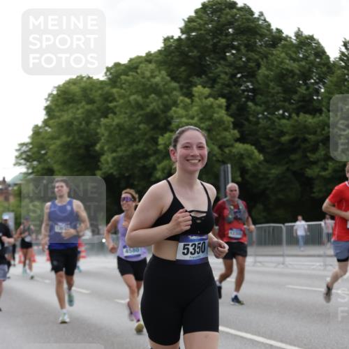 29.06.2025 - hella hamburg halbmarathon Jannik Wohlers http://msf.ph/oto/8239561 29.06.2025 10:29:26 Lombardsbrücke 1097, 1694, 2302, 2699, 3613, 4395, 4580, 5063, 5350, 8388, 8941, 9095, 9937, 11269, 11376, 11444, 11634, 12216, 12227, 12305, 12537, 13031, 13810, 15266, 17529, 18385 meine-sportfotos.de