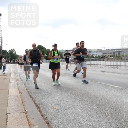 29.06.2025 - hella hamburg halbmarathon Lena Gebhardt http://msf.ph/oto/8239606 29.06.2025 10:09:42 Lombardsbrücke 1052, 1456, 1483, 1513, 1823, 2978, 4592, 4859, 5806, 5885, 6674, 7058, 7187, 8090, 8685, 9150, 9297, 9306, 9674, 9781, 9988, 10194, 12156, 12255, 12509, 12567, 12862, 13210, 13660, 13739, 15697, 16191, 16455, 16688, 16918, 17630, 17899, 18076, 18440, 18707, 18726, 18727, 19166, 19242 meine-sportfotos.de