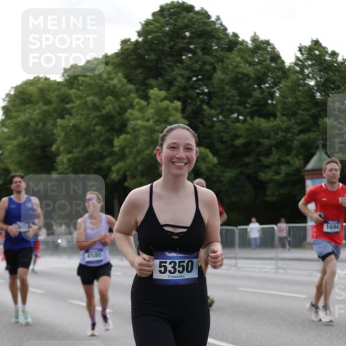 29.06.2025 - hella hamburg halbmarathon Jannik Wohlers http://msf.ph/oto/8239609 29.06.2025 10:29:26 Lombardsbrücke 1097, 1694, 2302, 2699, 3613, 4395, 4580, 5063, 5350, 8388, 8941, 9095, 9937, 11269, 11376, 11444, 11634, 12216, 12227, 12305, 12537, 13031, 13810, 15266, 17529, 18385 meine-sportfotos.de