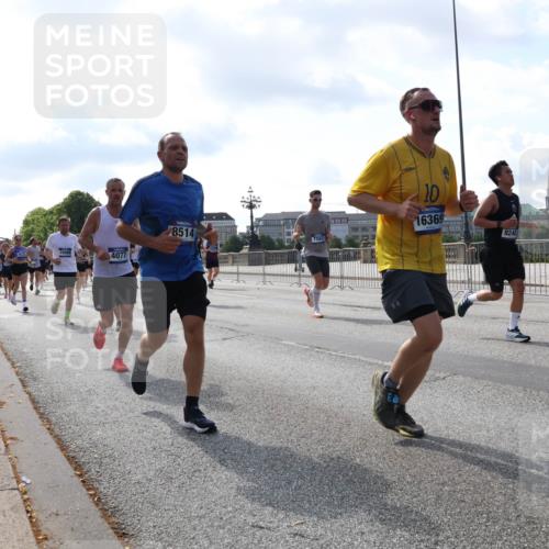29.06.2025 - hella hamburg halbmarathon Lena Gebhardt http://msf.ph/oto/8239662 29.06.2025 09:56:21 Lombardsbrücke 1061, 1216, 1257, 1452, 1499, 1502, 1507, 1592, 1628, 1689, 1877, 2058, 2082, 2083, 2250, 2260, 2504, 2771, 2818, 2864, 2953, 2996, 3060, 3256, 3296, 3543, 4065, 4077, 4346, 4404, 4557, 4711, 4833, 5116, 5482, 5600, 5607, 5978, 6115, 6134, 6168, 6286, 6511, 6512, 6561, 6562, 7100, 7178, 7224, 7332, 7383, 7475, 7583, 7943, 8335, 8361, 8514, 8968, 8989, 8996, 9246, 9537, 9597, 10596 meine-sportfotos.de