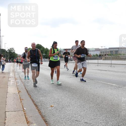 29.06.2025 - hella hamburg halbmarathon Lena Gebhardt http://msf.ph/oto/8239697 29.06.2025 10:09:42 Lombardsbrücke 1052, 1456, 1483, 1513, 1823, 2978, 4592, 4859, 5806, 5885, 6674, 7058, 7187, 8090, 8685, 9150, 9297, 9306, 9674, 9781, 9988, 10194, 12156, 12255, 12509, 12567, 12862, 13210, 13660, 13739, 15697, 16191, 16455, 16688, 16918, 17630, 17899, 18076, 18440, 18707, 18726, 18727, 19166, 19242 meine-sportfotos.de