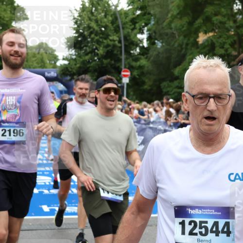 29.06.2025 - hella hamburg halbmarathon Zöllner http://msf.ph/oto/8239766 29.06.2025 10:55:44 Ziel 1120, 1143, 1834, 2955, 2982, 3037, 4897, 5021, 6924, 8255, 8618, 10212, 11039, 12483, 12515, 14365, 14909, 15896, 18064, 18190 meine-sportfotos.de