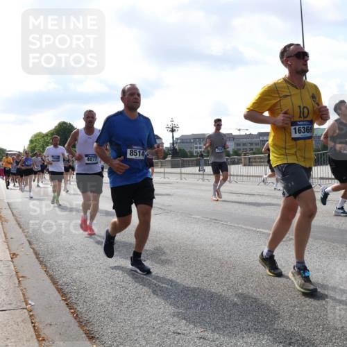 29.06.2025 - hella hamburg halbmarathon Lena Gebhardt http://msf.ph/oto/8239774 29.06.2025 09:56:21 Lombardsbrücke 1061, 1216, 1257, 1452, 1499, 1502, 1507, 1592, 1628, 1689, 1877, 2058, 2082, 2083, 2250, 2260, 2504, 2771, 2818, 2864, 2953, 2996, 3060, 3256, 3296, 3543, 4065, 4077, 4346, 4404, 4557, 4711, 4833, 5116, 5482, 5600, 5607, 5978, 6115, 6134, 6168, 6286, 6511, 6512, 6561, 6562, 7100, 7178, 7224, 7332, 7383, 7475, 7583, 7943, 8335, 8361, 8514, 8968, 8989, 8996, 9246, 9537, 9597, 10596 meine-sportfotos.de