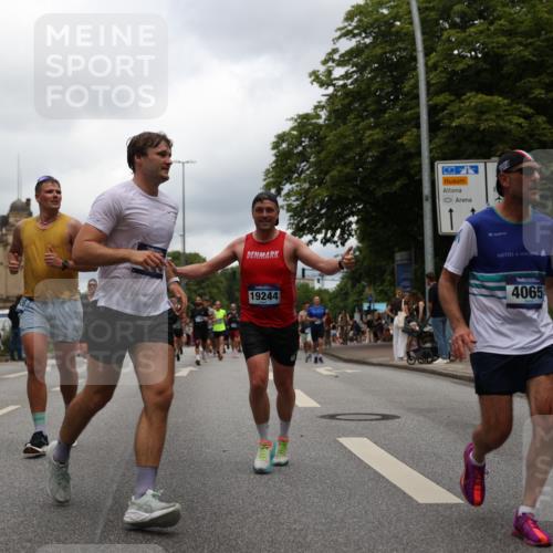 29.06.2025 - hella hamburg halbmarathon Yannick Fuchs http://msf.ph/oto/8239779 29.06.2025 10:47:18 20KM 1061, 1258, 1499, 1706, 1783, 2074, 2082, 2099, 2346, 2910, 3059, 3208, 3209, 3334, 4065, 4419, 4635, 4770, 5077, 6198, 6628, 6877, 7177, 7509, 7864, 8273, 8361, 8390, 8651, 9065, 9142, 9163, 9537, 10549, 10724, 10891, 10895, 11588, 11589, 11604, 11689, 11992, 12155, 12413, 12490, 12875, 12910, 13289, 13997, 14323, 15061, 15126, 15179, 15430, 15497, 15681, 16538, 16986, 18134, 18590, 18720, 18901, 19244 meine-sportfotos.de