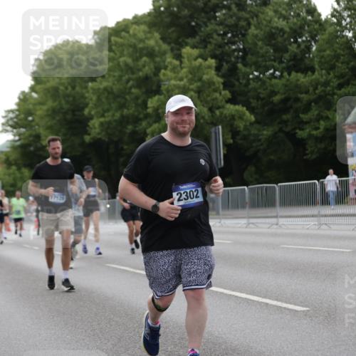 29.06.2025 - hella hamburg halbmarathon Jannik Wohlers http://msf.ph/oto/8239796 29.06.2025 10:29:31 Lombardsbrücke 1097, 1547, 1694, 2302, 2699, 3613, 4580, 5063, 5322, 6626, 8388, 8792, 8941, 9095, 10162, 11376, 11444, 12227, 12305, 12537, 13031, 13810, 15266, 16769, 17529, 18385 meine-sportfotos.de