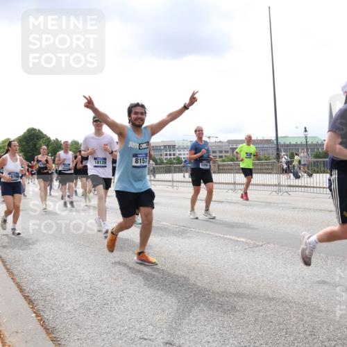29.06.2025 - hella hamburg halbmarathon Lena Gebhardt http://msf.ph/oto/8239810 29.06.2025 10:33:47 Lombardsbrücke 1189, 1275, 1417, 1705, 1787, 1896, 1995, 2342, 2482, 2526, 2776, 3170, 3264, 3340, 3341, 3345, 3560, 3812, 4164, 4361, 4433, 4449, 4479, 4696, 4807, 4942, 5075, 5096, 5141, 5557, 5561, 5566, 5569, 5584, 5691, 5821, 5822, 5887, 6109, 6364, 6515, 6516, 6854, 6956, 6999, 7027, 7565, 7653, 7705, 8021, 8157, 8202, 8277, 8282, 8375, 8377, 8383, 8401, 8891, 9094, 9234, 9258, 9438, 9591, 9592, 9750, 9780, 9799, 9875, 9995, 10007, 10071, 10561, 11811 meine-sportfotos.de
