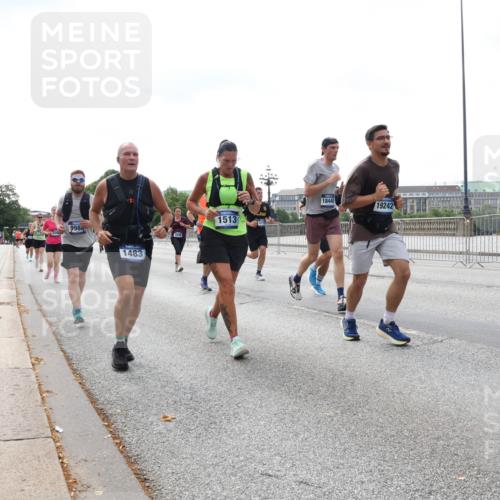 29.06.2025 - hella hamburg halbmarathon Lena Gebhardt http://msf.ph/oto/8239811 29.06.2025 10:09:42 Lombardsbrücke 1052, 1456, 1483, 1513, 1823, 2978, 4592, 4859, 5806, 5885, 6674, 7058, 7187, 8090, 8685, 9150, 9297, 9306, 9674, 9781, 9988, 10194, 12156, 12255, 12509, 12567, 12862, 13210, 13660, 13739, 15697, 16191, 16455, 16688, 16918, 17630, 17899, 18076, 18440, 18707, 18726, 18727, 19166, 19242 meine-sportfotos.de