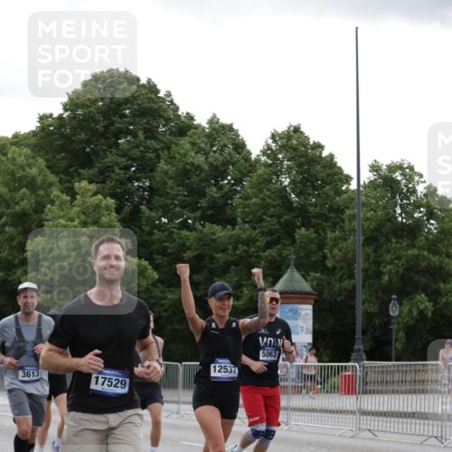 29.06.2025 - hella hamburg halbmarathon Jannik Wohlers http://msf.ph/oto/8239902 29.06.2025 10:29:33 Lombardsbrücke 1097, 1547, 1694, 2302, 2699, 3613, 4580, 5063, 5322, 6626, 8388, 8792, 8941, 9095, 10162, 11376, 12305, 12537, 13031, 13810, 14304, 15266, 16182, 16769, 17529, 18385, 18503 meine-sportfotos.de