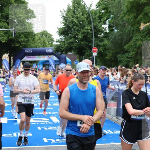 29.06.2025 - hella hamburg halbmarathon Zöllner http://msf.ph/oto/8239927 29.06.2025 10:55:48 Ziel 1143, 1834, 4897, 5021, 6569, 6924, 7221, 8255, 8618, 10212, 12483, 12858, 13474, 14365, 14909, 16401, 16434, 16786, 18125, 18190, 19047 meine-sportfotos.de