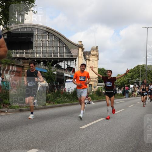 29.06.2025 - hella hamburg halbmarathon Yannick Fuchs http://msf.ph/oto/8239963 29.06.2025 10:34:50 20KM 1603, 2324, 2714, 2750, 2826, 4888, 5050, 5375, 5409, 5508, 5803, 5916, 6080, 6149, 6152, 6649, 7109, 7495, 7622, 8370, 8465, 8467, 8574, 9294, 10900, 10968, 11731, 12088, 12540, 12704, 12865, 13029, 14924, 15015, 15424, 15813, 16580, 16761, 17245, 18614, 18979 meine-sportfotos.de