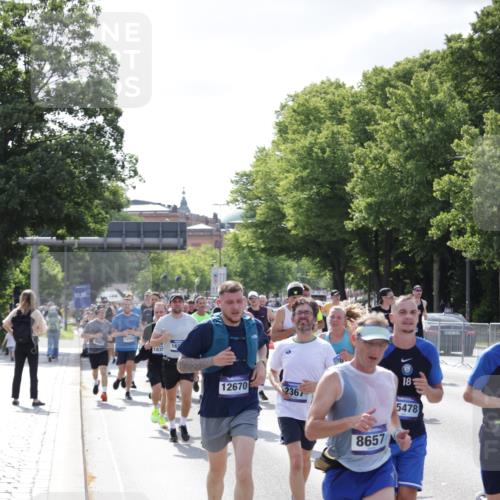 29.06.2025 - hella hamburg halbmarathon Jannik Wohlers http://msf.ph/oto/8239967 29.06.2025 09:54:24 Lombardsbrücke 1817, 1942, 2222, 2367, 2592, 2596, 2670, 2955, 3208, 3209, 4832, 5447, 5884, 6290, 6389, 6723, 6978, 7335, 7908, 8117, 8482, 8657, 8916, 8981, 9038, 9051, 9093, 9661, 9710, 9924, 11125, 11518, 11519, 11688, 12094, 12269, 12367, 12670, 13147, 13421, 13698, 13726, 13919, 14248, 14361, 14814, 15350, 15478, 15479, 15684, 16110, 16834, 16907, 17353, 17544, 17865, 18118, 18190, 18370, 18801, 18915, 18923 meine-sportfotos.de
