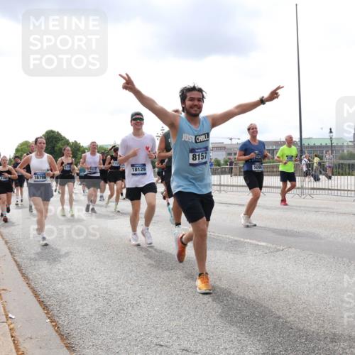 29.06.2025 - hella hamburg halbmarathon Lena Gebhardt http://msf.ph/oto/8239975 29.06.2025 10:33:48 Lombardsbrücke 1189, 1275, 1417, 1705, 1787, 1896, 1995, 2265, 2342, 2482, 2496, 2526, 2776, 3170, 3264, 3340, 3341, 3345, 3560, 3812, 3829, 4164, 4361, 4433, 4449, 4479, 4696, 4807, 4942, 5075, 5096, 5141, 5557, 5561, 5566, 5569, 5584, 5691, 5821, 5822, 5887, 6109, 6364, 6515, 6516, 6854, 6956, 6999, 7027, 7565, 7653, 7705, 8021, 8157, 8202, 8277, 8282, 8375, 8377, 8383, 8401, 8891, 9094, 9234, 9258, 9438, 9591, 9592, 9750, 9780, 9799, 9875, 9995, 10007, 10071, 10561, 11811 meine-sportfotos.de