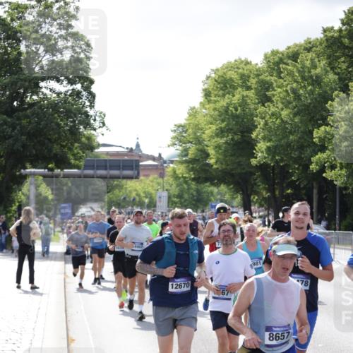 29.06.2025 - hella hamburg halbmarathon Jannik Wohlers http://msf.ph/oto/8239988 29.06.2025 09:54:24 Lombardsbrücke 1817, 1942, 2222, 2367, 2592, 2596, 2670, 2955, 3208, 3209, 4832, 5447, 5884, 6290, 6389, 6723, 6978, 7335, 7908, 8117, 8482, 8657, 8916, 8981, 9038, 9051, 9093, 9661, 9710, 9924, 11125, 11518, 11519, 11688, 12094, 12269, 12367, 12670, 13147, 13421, 13698, 13726, 13919, 14248, 14361, 14814, 15350, 15478, 15479, 15684, 16110, 16834, 16907, 17353, 17544, 17865, 18118, 18190, 18370, 18801, 18915, 18923 meine-sportfotos.de