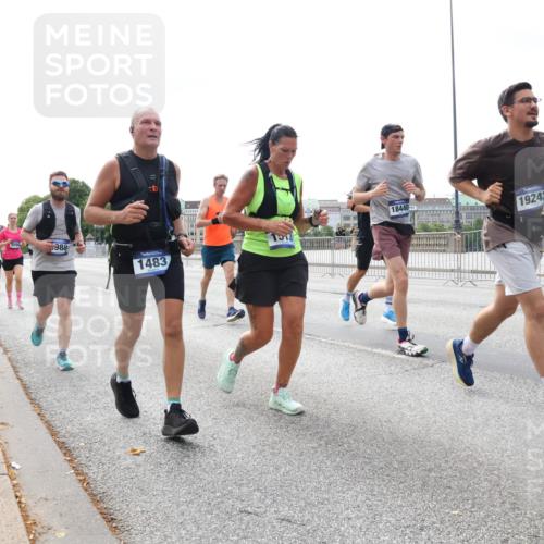 29.06.2025 - hella hamburg halbmarathon Lena Gebhardt http://msf.ph/oto/8239994 29.06.2025 10:09:43 Lombardsbrücke 1052, 1456, 1483, 1513, 1823, 2978, 4592, 4859, 5806, 5885, 6674, 7058, 7187, 8090, 8685, 9150, 9297, 9306, 9674, 9781, 9988, 10194, 12156, 12255, 12509, 12567, 12862, 13660, 13739, 15697, 16191, 16455, 16688, 16918, 17630, 17899, 18076, 18440, 18707, 18726, 18727, 19166, 19242 meine-sportfotos.de