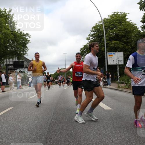 29.06.2025 - hella hamburg halbmarathon Yannick Fuchs http://msf.ph/oto/8240005 29.06.2025 10:47:18 20KM 1061, 1258, 1499, 1706, 1783, 2074, 2082, 2099, 2346, 2910, 3059, 3208, 3209, 3334, 4065, 4419, 4635, 4770, 5077, 6198, 6628, 6877, 7177, 7509, 7864, 8273, 8361, 8390, 8651, 9065, 9142, 9163, 9537, 10549, 10724, 10891, 10895, 11588, 11589, 11604, 11689, 11992, 12155, 12413, 12490, 12875, 12910, 13289, 13997, 14323, 15061, 15126, 15179, 15430, 15497, 15681, 16538, 16986, 18134, 18590, 18720, 18901, 19244 meine-sportfotos.de