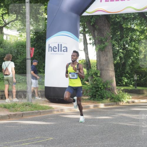 29.06.2025 - hella hamburg halbmarathon KatJ http://msf.ph/oto/8240033 29.06.2025 09:56:53 Zwischen KM18-KM19  meine-sportfotos.de