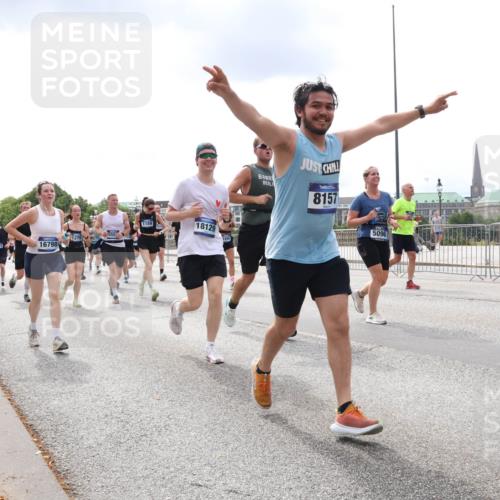 29.06.2025 - hella hamburg halbmarathon Lena Gebhardt http://msf.ph/oto/8240044 29.06.2025 10:33:48 Lombardsbrücke 1189, 1275, 1417, 1705, 1787, 1896, 1995, 2265, 2342, 2482, 2496, 2526, 2776, 3170, 3264, 3340, 3341, 3345, 3560, 3812, 3829, 4164, 4361, 4433, 4449, 4479, 4696, 4807, 4942, 5075, 5096, 5141, 5557, 5561, 5566, 5569, 5584, 5691, 5821, 5822, 5887, 6109, 6364, 6515, 6516, 6854, 6956, 6999, 7027, 7565, 7653, 7705, 8021, 8157, 8202, 8277, 8282, 8375, 8377, 8383, 8401, 8891, 9094, 9234, 9258, 9438, 9591, 9592, 9750, 9780, 9799, 9875, 9995, 10007, 10071, 10561, 11811 meine-sportfotos.de