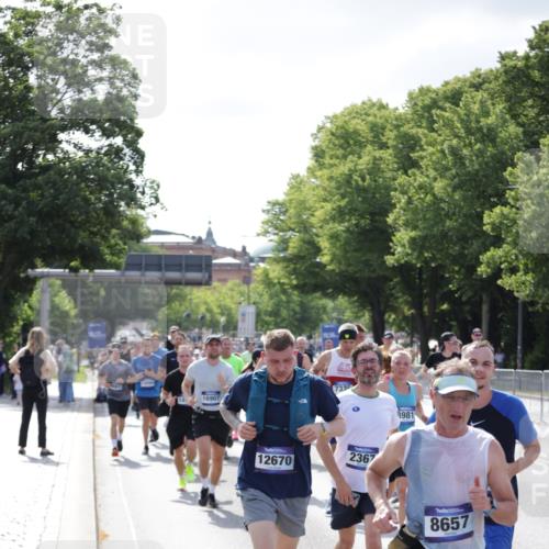 29.06.2025 - hella hamburg halbmarathon Jannik Wohlers http://msf.ph/oto/8240060 29.06.2025 09:54:24 Lombardsbrücke 1817, 1942, 2222, 2367, 2592, 2596, 2670, 2955, 3208, 3209, 4832, 5447, 5884, 6290, 6389, 6723, 6978, 7335, 7908, 8117, 8482, 8657, 8916, 8981, 9038, 9051, 9093, 9661, 9710, 9924, 11125, 11518, 11519, 11688, 12094, 12269, 12367, 12670, 13147, 13421, 13698, 13726, 13919, 14248, 14361, 14814, 15350, 15478, 15479, 15684, 16110, 16834, 16907, 17353, 17544, 17865, 18118, 18190, 18370, 18801, 18915, 18923 meine-sportfotos.de