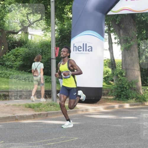 29.06.2025 - hella hamburg halbmarathon KatJ http://msf.ph/oto/8240068 29.06.2025 09:56:53 Zwischen KM18-KM19  meine-sportfotos.de