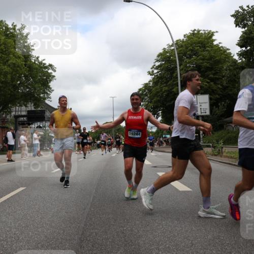29.06.2025 - hella hamburg halbmarathon Yannick Fuchs http://msf.ph/oto/8240080 29.06.2025 10:47:19 20KM 1061, 1151, 1258, 1499, 1706, 1783, 2074, 2082, 2099, 2346, 2910, 3059, 3208, 3209, 3334, 4065, 4419, 4635, 4770, 5077, 6198, 6628, 6877, 7177, 7509, 7864, 8273, 8361, 8390, 8651, 9142, 9537, 10549, 10724, 10891, 10895, 11588, 11589, 11604, 11689, 11992, 12413, 12490, 12875, 12909, 12910, 13289, 13997, 14323, 15061, 15126, 15179, 15430, 15497, 15681, 16538, 16986, 18134, 18590, 18720, 18901, 19244 meine-sportfotos.de