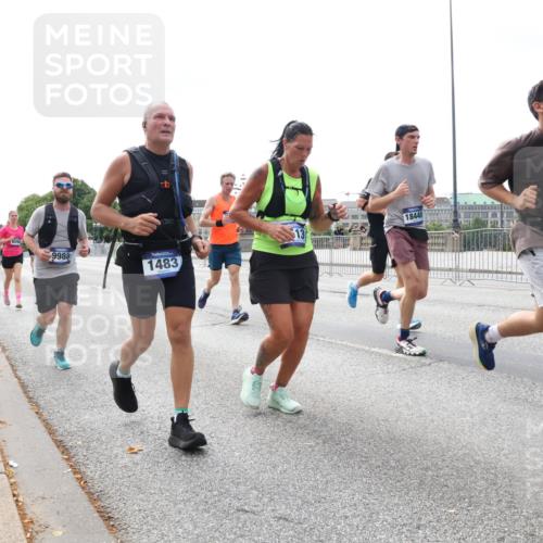 29.06.2025 - hella hamburg halbmarathon Lena Gebhardt http://msf.ph/oto/8240082 29.06.2025 10:09:43 Lombardsbrücke 1052, 1456, 1483, 1513, 1823, 2978, 4592, 4859, 5806, 5885, 6674, 7058, 7187, 8090, 8685, 9150, 9297, 9306, 9674, 9781, 9988, 10194, 12156, 12255, 12509, 12567, 12862, 13660, 13739, 15697, 16191, 16455, 16688, 16918, 17630, 17899, 18076, 18440, 18707, 18726, 18727, 19166, 19242 meine-sportfotos.de