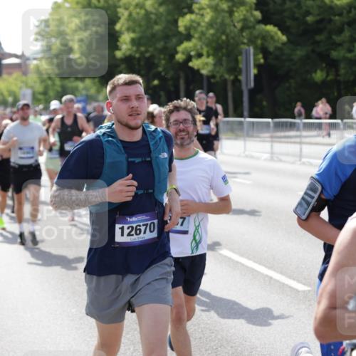 29.06.2025 - hella hamburg halbmarathon Jannik Wohlers http://msf.ph/oto/8240122 29.06.2025 09:54:25 Lombardsbrücke 1817, 1942, 2222, 2367, 2592, 2596, 2955, 3208, 3209, 4832, 5447, 5884, 6290, 6389, 6723, 6978, 6991, 7335, 7908, 8117, 8482, 8487, 8657, 8916, 8981, 9038, 9051, 9093, 9661, 9710, 9924, 11125, 11518, 11519, 11688, 12094, 12269, 12367, 12670, 13147, 13421, 13698, 13726, 13919, 14248, 14361, 14814, 15350, 15478, 15479, 15684, 16110, 16127, 16403, 16834, 16907, 17353, 17544, 17865, 18118, 18190, 18370, 18801, 18915, 18923 meine-sportfotos.de